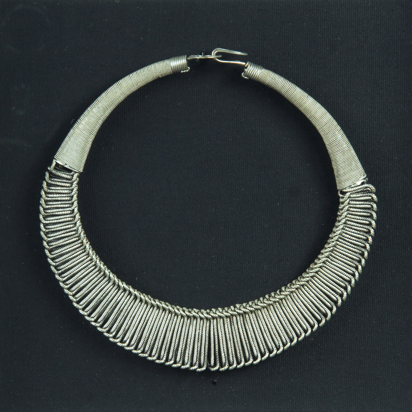  COLLAR ABORIGEN SUDAMERICANO EN FANAL. 