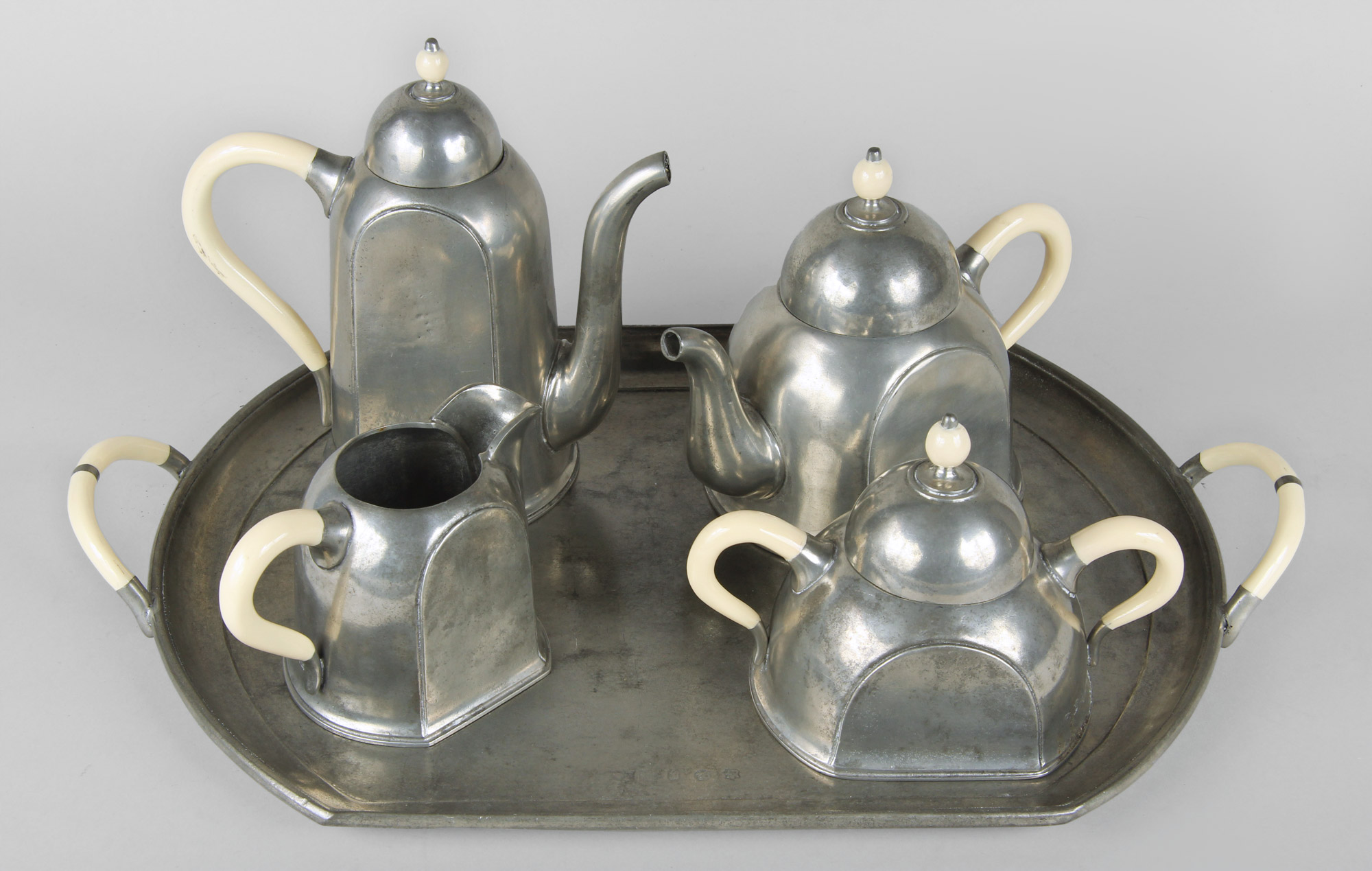  ANTIGUO JUEGO DE PELTRE ART DECO PARA TE Y CAFE. 