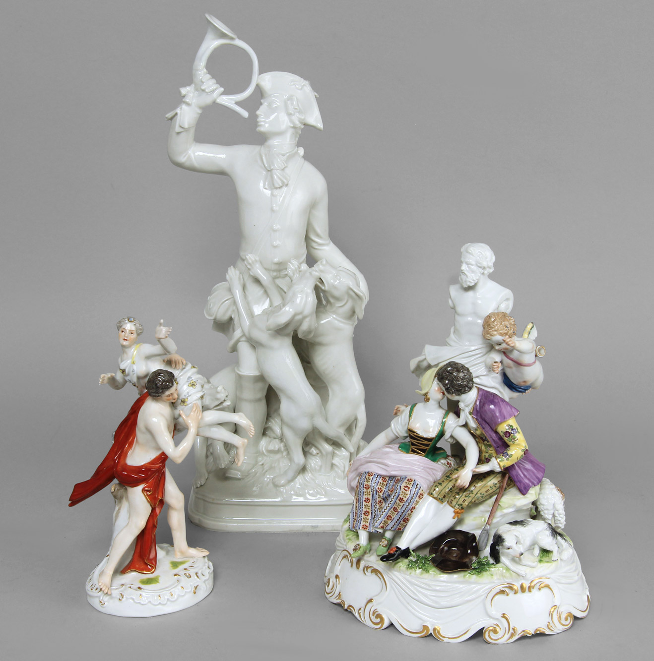 Lotes 518, 519 y 520: 
																		ANTIGUO GRUPO DE PORCELANA ALEMANA DE MEISSEN. 
																		ANTIGUO GRUPO DE PORCELANA ALEMANA DE MEISSEN. 
																		PEQUEÑO GRUPO DE PORCELANA ALEMANA DE MEISSEN. 