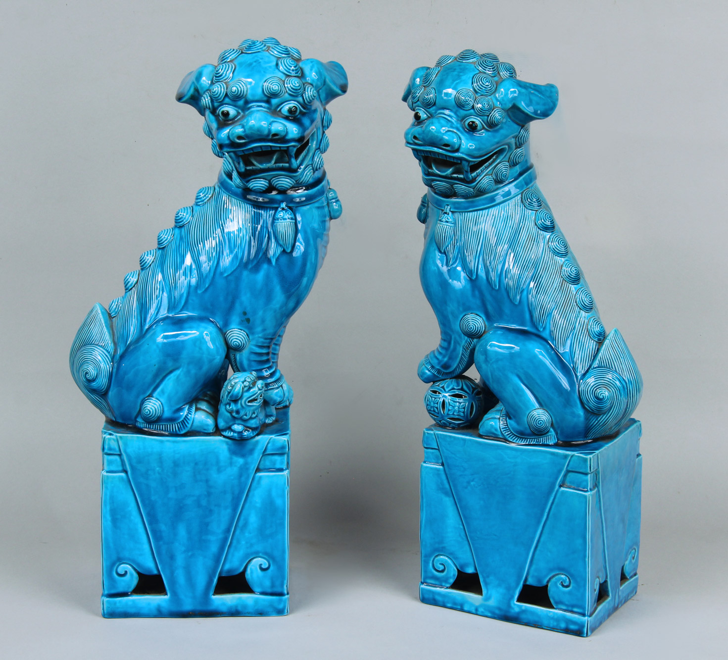  PAR DE QUIMERAS CHINAS DE CERAMICA ESMALTADA. 
