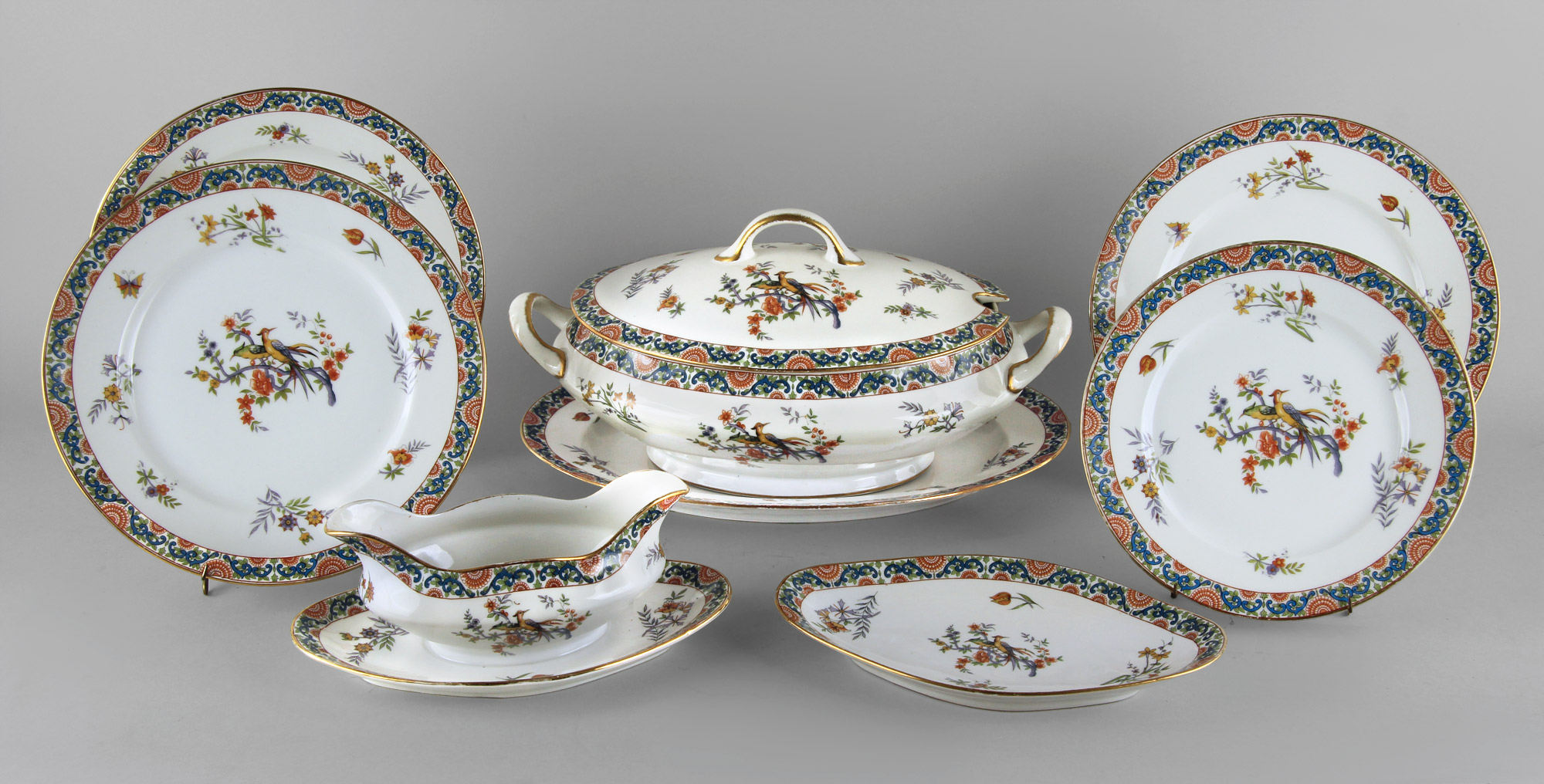  JUEGO DE PORCELANA FRANCESA LIMOGES PARA MESA. 