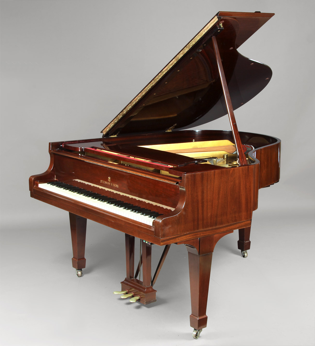  PIANO MARCA STEINWAY & SONS. DE CUARTA COLA. 