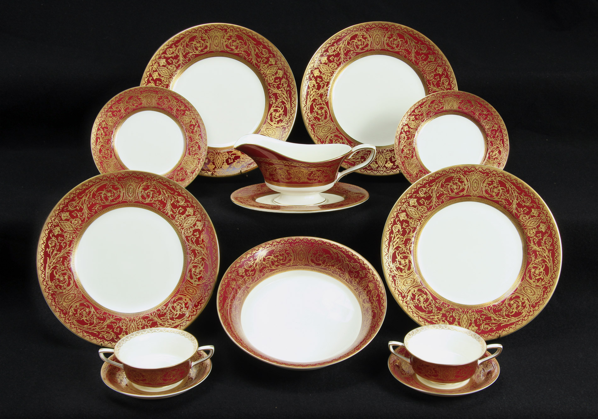  JUEGO DE PORCELANA INGLESA ROYAL WORCESTER PARA MESA. 