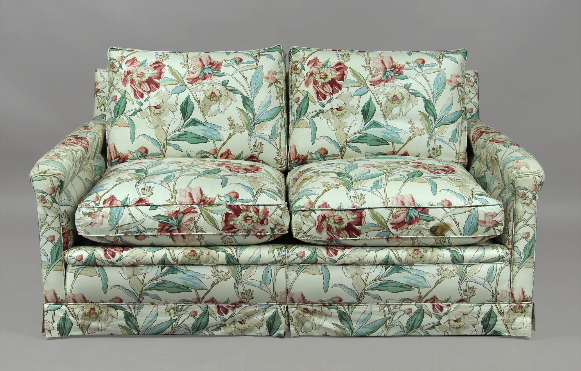  SOFA CONFORTABLE PARA DOS AMPLIOS CUERPOS. 