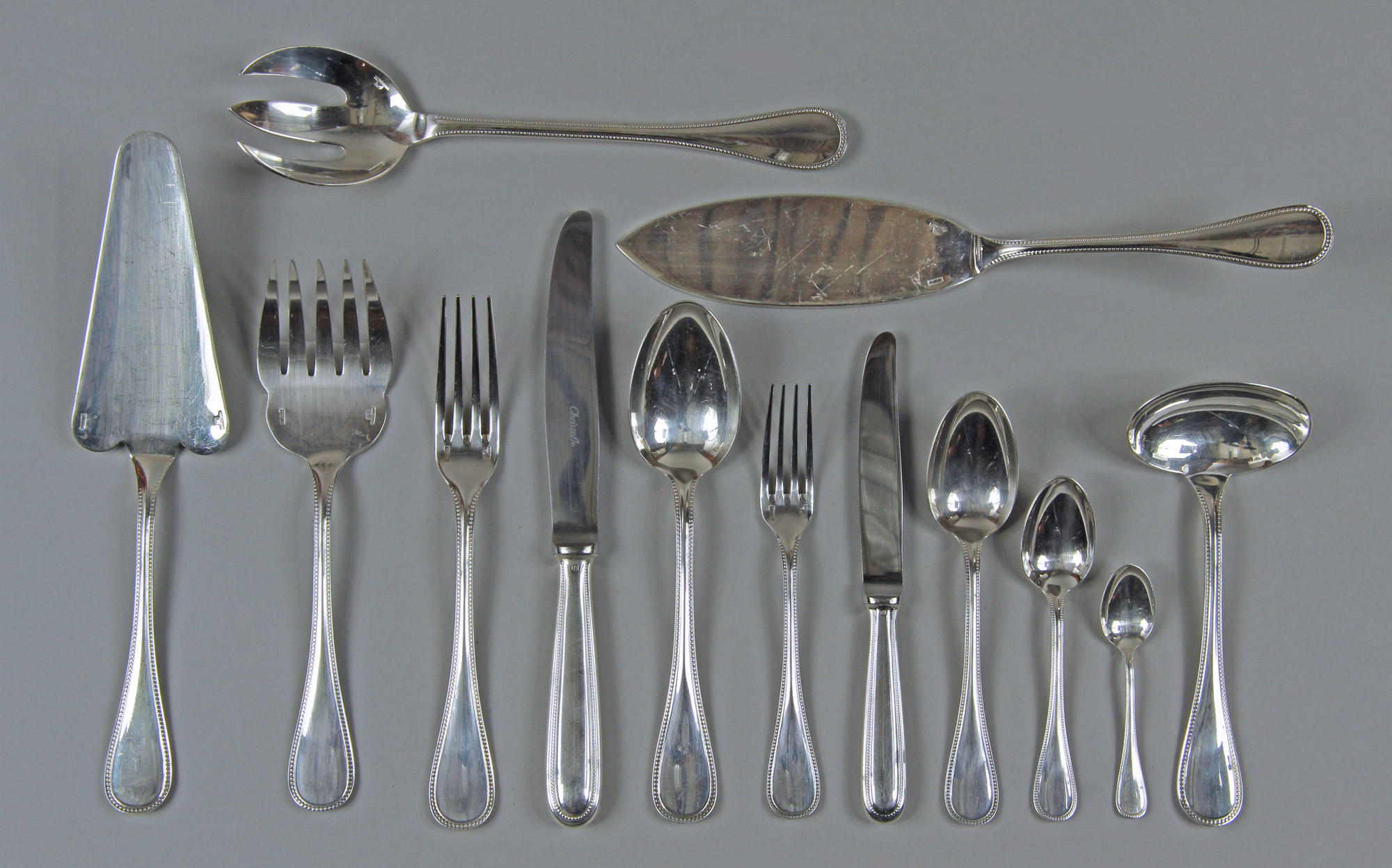  JUEGO DE CUBIERTOS DE METAL NACIONAL CHRISTOFLE PLATEADO. 