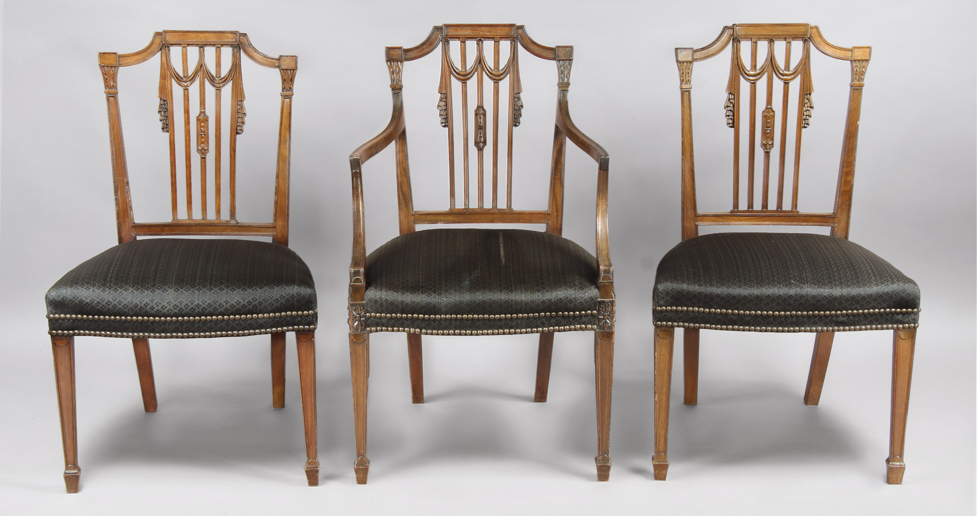  DOS SILLONES Y DIEZ SILLAS DE ESTILO INGLES PARA COMEDOR. 