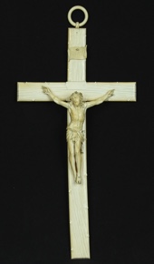 Lote 499: ANTIGUO CRUCIFIJO CON CRISTO EUROPEO DE MARFIL ESCULPIDO ANTIGUO CRUCIFIJO CON CRISTO EUROPEO DE MARFIL ESCULPIDO