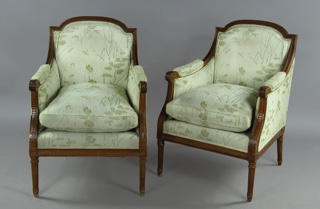 Lote 298: PAR DE SILLONES BERGERE DE ESTILO FRANCES LUIS XVI.  PAR DE SILLONES BERGERE DE ESTILO FRANCES LUIS XVI. 