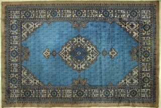 Lote 426: ALFOMBRA PAKISTANI DE LANA TEJIDA A MANO.  ALFOMBRA PAKISTANI DE LANA TEJIDA A MANO. 
