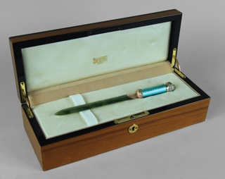 Lote 432: ABRECARTAS FRANCES BOUCHERON CON SU CAJA ORIGINAL. ABRECARTAS FRANCES BOUCHERON CON SU CAJA ORIGINAL.