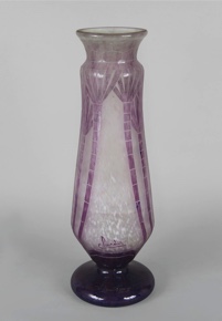 Lote 475: VASO FRANCES DE VIDRIO ARTISTICO FIRMADO CHARDER. VASO FRANCES DE VIDRIO ARTISTICO FIRMADO CHARDER.
