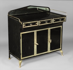 Lote 250: ANTIGUO MUEBLE ENLOZADO PARA MEDICO.  ANTIGUO MUEBLE ENLOZADO PARA MEDICO. 