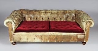 Lote 249: SOFA CHESTERFIELD PARA DOS AMPLIOS CUERPOS.  SOFA CHESTERFIELD PARA DOS AMPLIOS CUERPOS. 