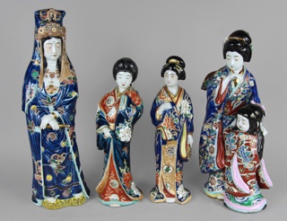 Lotes 578, 577 y 579: 
																		ANTIGUA FIGURA JAPONESA DE PORCELANA ESMALTADA. 
																		DOS ANTIGUAS FIGURAS JAPONESAS DE PORCELANA ESMALTADA. 
																		ANTIGUO GRUPO JAPONES DE PORCELANA ESMALTADA. 