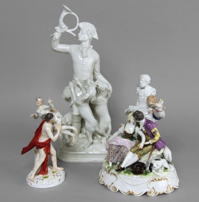 Lotes 518, 519 y 520: 
																		ANTIGUO GRUPO DE PORCELANA ALEMANA DE MEISSEN. 
																		ANTIGUO GRUPO DE PORCELANA ALEMANA DE MEISSEN. 
																		PEQUEÑO GRUPO DE PORCELANA ALEMANA DE MEISSEN. 