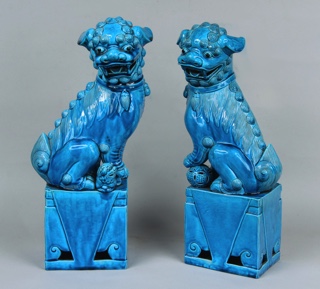 Lote 583: PAR DE QUIMERAS CHINAS DE CERAMICA ESMALTADA.  PAR DE QUIMERAS CHINAS DE CERAMICA ESMALTADA. 