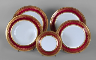 Lote 506: JUEGO DE PORCELANA FRANCESA LIMOGES PARA MESA.  JUEGO DE PORCELANA FRANCESA LIMOGES PARA MESA. 