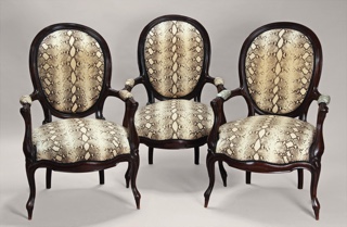 Lote 302: CUATRO ANTIGUOS SILLONES COLONIALES SIGLO XIX.  CUATRO ANTIGUOS SILLONES COLONIALES SIGLO XIX. 