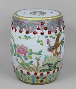 Lote 660: BANCO CHINO DE PORCELANA ESMALTADA PARA JARDIN.  BANCO CHINO DE PORCELANA ESMALTADA PARA JARDIN. 