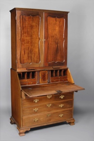Lote 199: ANTIGUO BUREAU BOOKCASE INGLES ESTILO JORGE III.  ANTIGUO BUREAU BOOKCASE INGLES ESTILO JORGE III. 