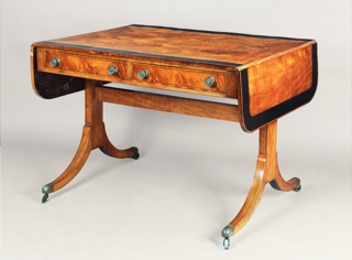 Lote 197: ANTIGUA SOFA TABLE INGLESA SIGLO XIX.  ANTIGUA SOFA TABLE INGLESA SIGLO XIX. 