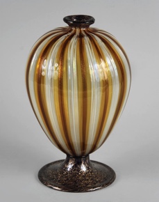 Lote 485: VASO DE VIDRIO ARTISTICO ITALIANO DE MURANO. VASO DE VIDRIO ARTISTICO ITALIANO DE MURANO.