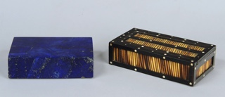 Lotes 666 y 689: 
																		CAJA RECTANGULAR DE LAPISLAZULI AFGANO CON TAPA.
																		ANTIGUA CAJA ANGLOINDIA DE EBANO Y PUERCOESPIN. 