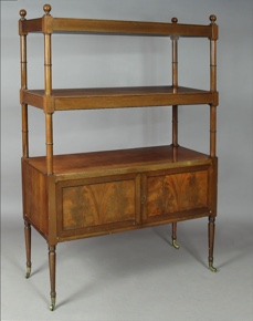 Lote 272: MUEBLE ESTANTERIA DE ESTILO INGLES.  MUEBLE ESTANTERIA DE ESTILO INGLES. 