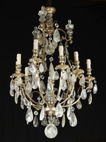 Lote 661: ARAÑA ESTILO FRANCES CON ARMAZON DE BRONCE PLATEADO.  ARAÑA ESTILO FRANCES CON ARMAZON DE BRONCE PLATEADO. 