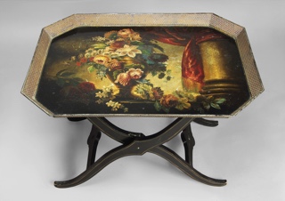 Lote 350: MESA BANDEJA INGLESA DE LATON PINTADO.  MESA BANDEJA INGLESA DE LATON PINTADO. 