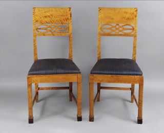 Lote 232: TRES SILLAS DE ESTILO BIEDERMEIER.  TRES SILLAS DE ESTILO BIEDERMEIER. 