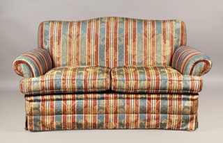 Lote 315: SOFA CONFORTABLE PARA DOS AMPLIOS CUERPOS.  SOFA CONFORTABLE PARA DOS AMPLIOS CUERPOS. 