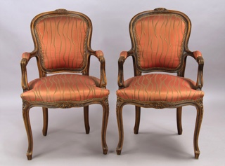 Lote 275: PAR DE SILLONES DE ESTILO FRANCES LUIS XV.  PAR DE SILLONES DE ESTILO FRANCES LUIS XV. 