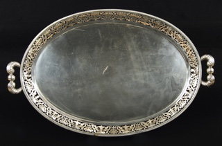 Lote 457: BANDEJA OVAL DE PLATA AUSTRO HUNGARA SELLADA.  BANDEJA OVAL DE PLATA AUSTRO HUNGARA SELLADA. 
