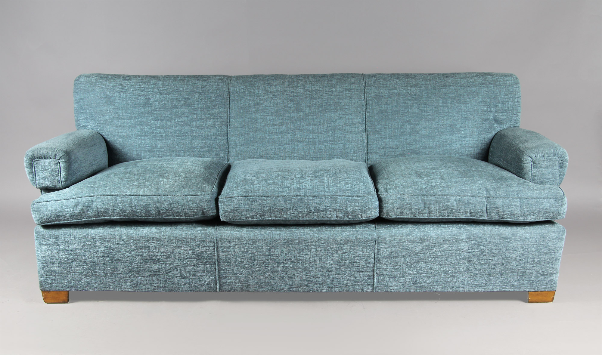  SOFA CONFORTABLE PARA TRES CUERPOS. 