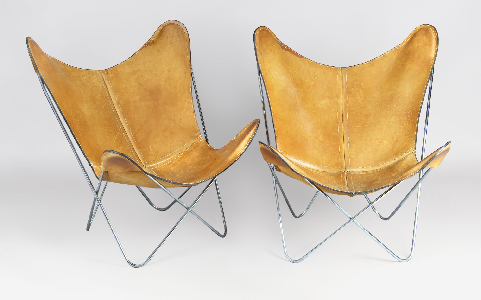  PAR DE SILLONES DE DISEÑO MODELO BKF. 