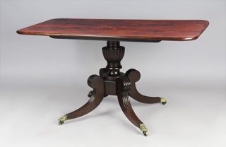 Lote 269: BREAKFAST TABLE DE ESTILO INGLES CHIPPENDALE.  BREAKFAST TABLE DE ESTILO INGLES CHIPPENDALE. 