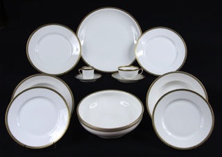 Lote 484: CONJUNTO DE PORCELANA FRANCESA LIMOGES PARA MESA.  CONJUNTO DE PORCELANA FRANCESA LIMOGES PARA MESA. 