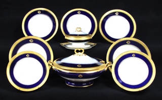 Lote 449: CONJUNTO DE PORCELANA FRANCESA LIMOGES PARA MESA.  CONJUNTO DE PORCELANA FRANCESA LIMOGES PARA MESA. 