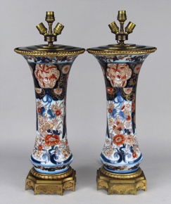 Lote 465: PAR DE ANTIGUOS VASOS DE PORCELANA JAPONESA IMARI.  PAR DE ANTIGUOS VASOS DE PORCELANA JAPONESA IMARI. 