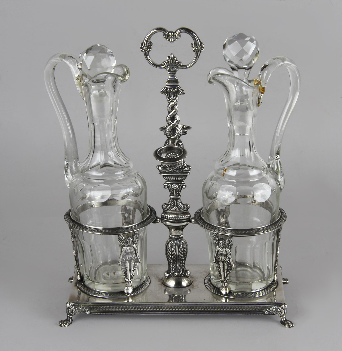  CRUET DE PLATA EUROPEA SELLADA Y CINCELADA. 