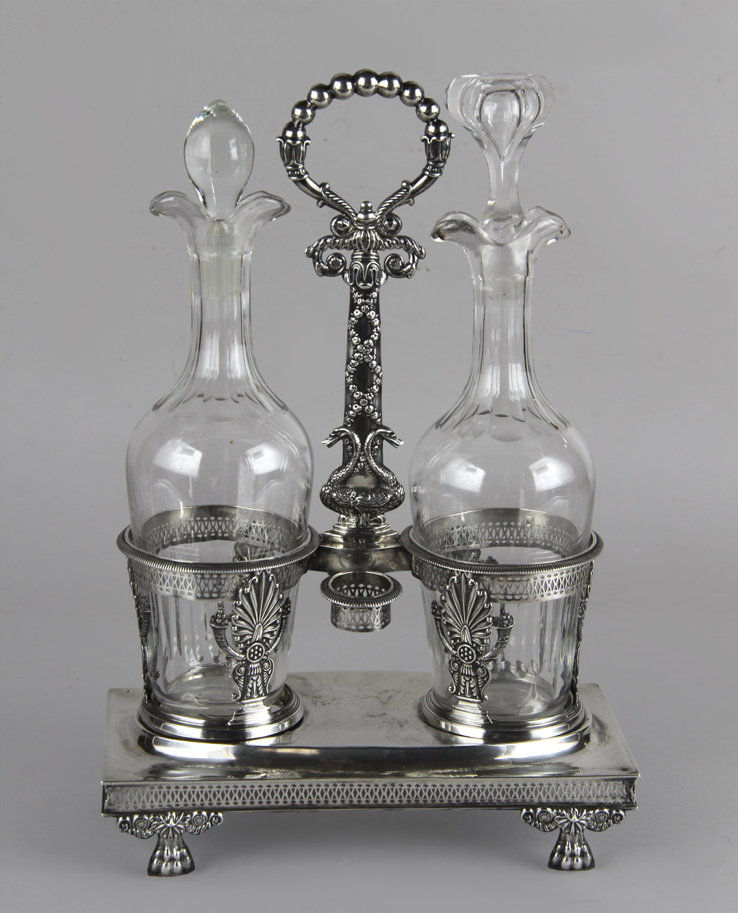  CRUET DE PLATA EUROPEA SELLADA Y CINCELADA.