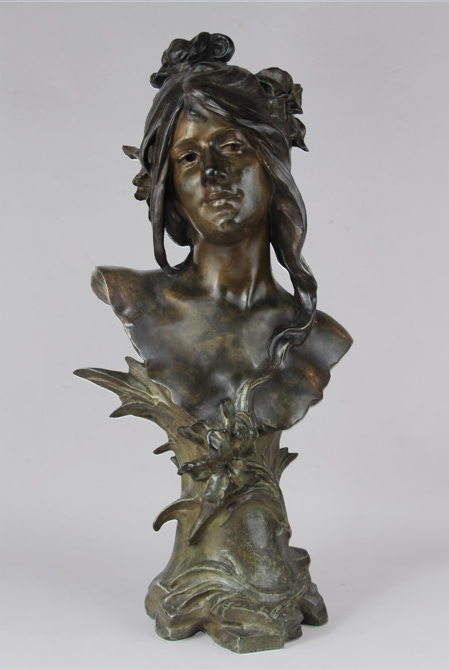 MOREAU, Louis Auguste 'BUSTO DE MUJER CON FLORES' 