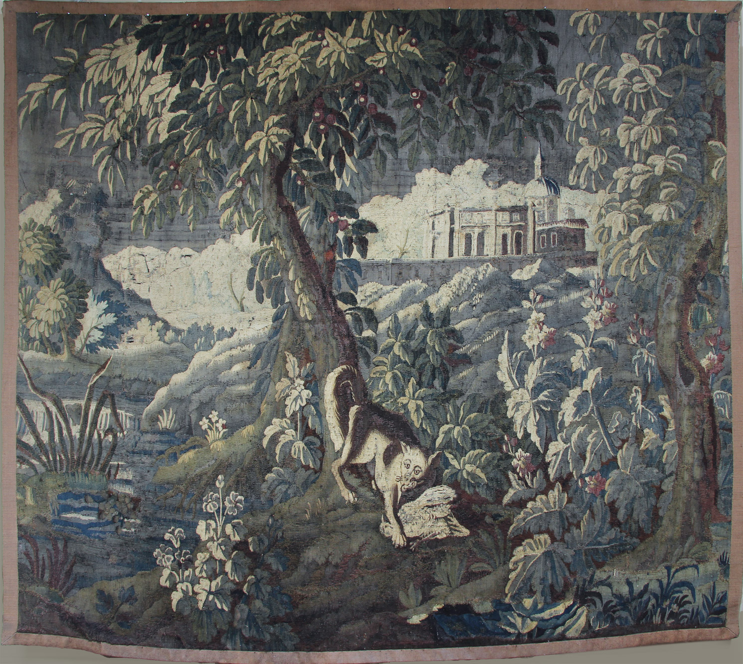  FRAGMENTO DE ANTIGUA TAPICERIA FRANCESA VERDURE. 