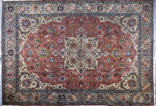 Lote 385: GRAN ALFOMBRA PERSA TABRIZ DE LANA TEJIDA A MANO.  GRAN ALFOMBRA PERSA TABRIZ DE LANA TEJIDA A MANO. 