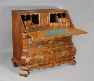 Lote 203: ANTIGUA COMODA SECRETAIRE HOLANDESA SIGLO XIX.  ANTIGUA COMODA SECRETAIRE HOLANDESA SIGLO XIX. 