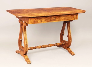 Lote 189: ANTIGUA MESA AUSTRIACA DE ESTILO BIEDERMEIER.  ANTIGUA MESA AUSTRIACA DE ESTILO BIEDERMEIER. 