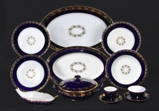 Lote 462: JUEGO DE PORCELANA FRANCESA DE SEVRES PARA MESA.  JUEGO DE PORCELANA FRANCESA DE SEVRES PARA MESA. 