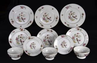 Lote 468: JUEGO DE PORCELANA FRANCESA PARA MESA.  JUEGO DE PORCELANA FRANCESA PARA MESA. 