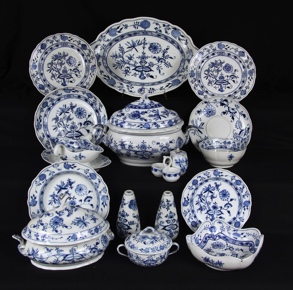 Lote 503: CONJUNTO DE PORCELANA ALEMANA MEISSEN PARA MESA.  CONJUNTO DE PORCELANA ALEMANA MEISSEN PARA MESA. 